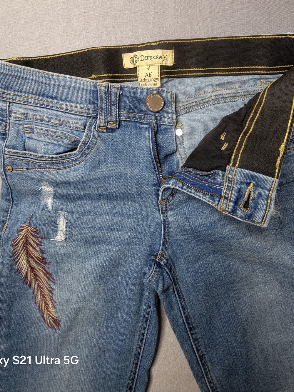 Democracy Women’s Light Blue Distressed Skinny Jeans size 4